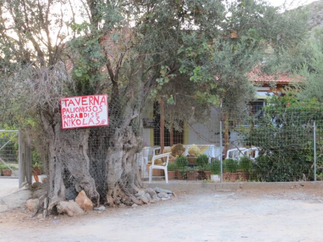 Werbetafel Nikolas bei der Taverna
