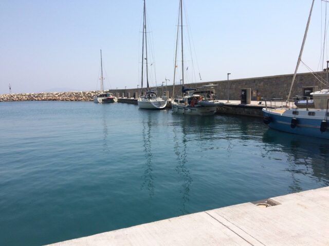 Ikaria Marinabecken