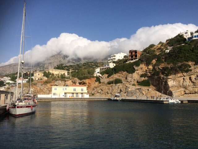 Starkwindwolken über Ikaria