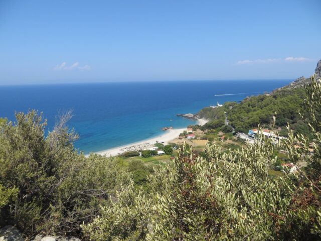 Potami Beach in Sicht