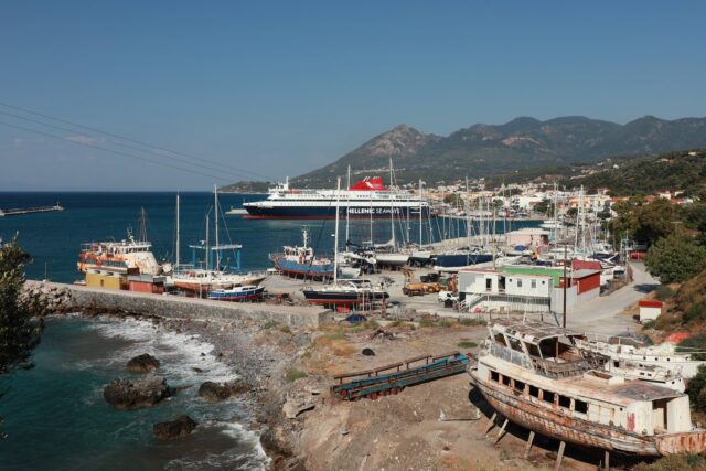 Karlovasi Hafen