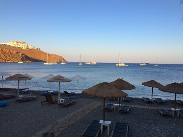 Viele Boote in Livadia, ganz rechts die kleine Blodughadda
