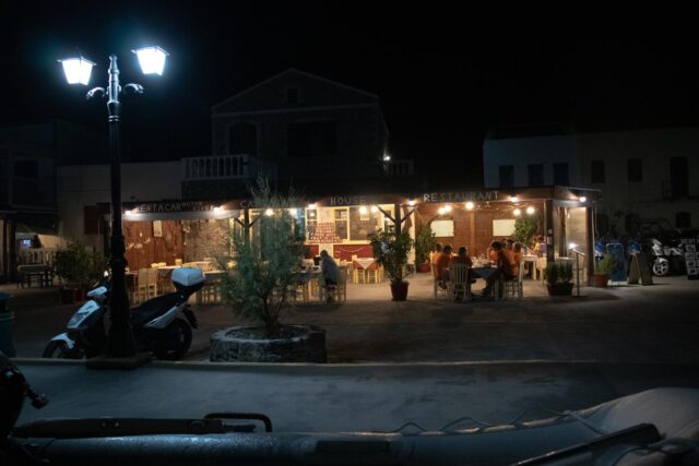 Viel näher zur Taverna geht kaum