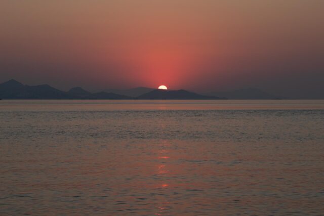 Pserimos Vathy Sonnenaufgang hinter den türkischen Bergen