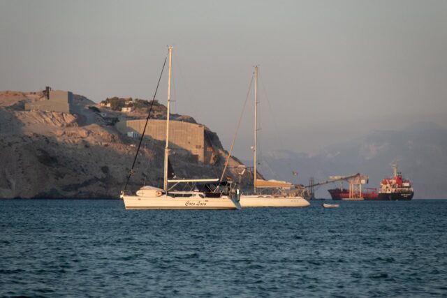Coco Loco mit anderem Boot und KAAN DEVAL mit Perlit fertig beladen