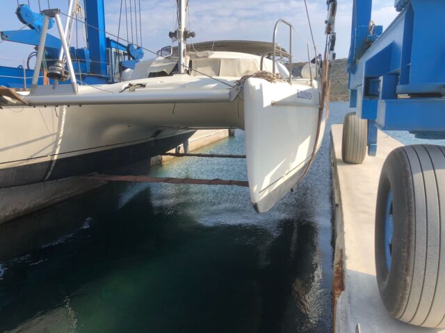 2023-06-17 Stapellauf per Travellift von Moor & Dock in Leros Partheni