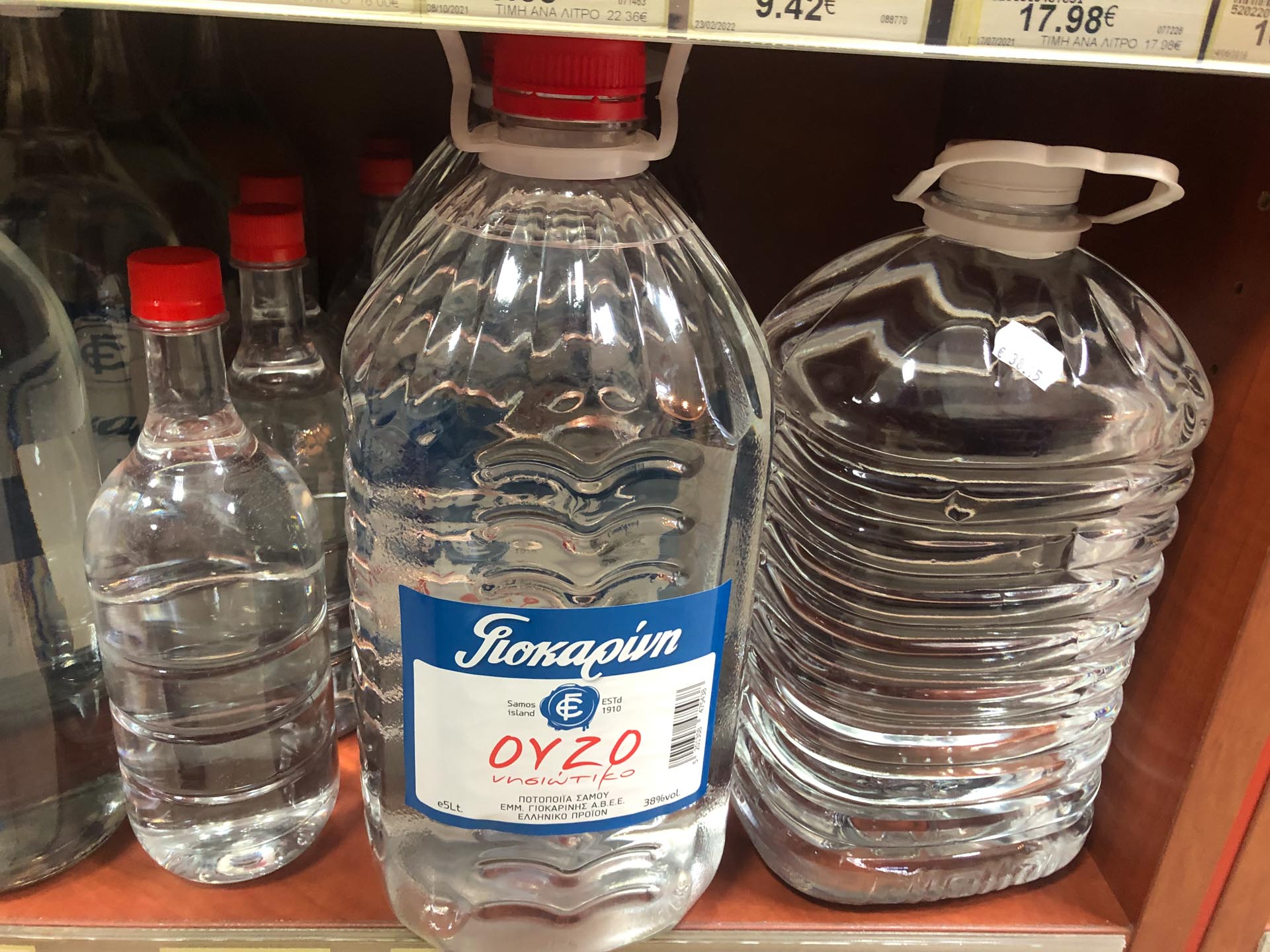 2022-09-05 Patmos Skala 5-Liter Ouzoflaschen im Proton Supermarkt zu € 38,15 kaufen wir nicht