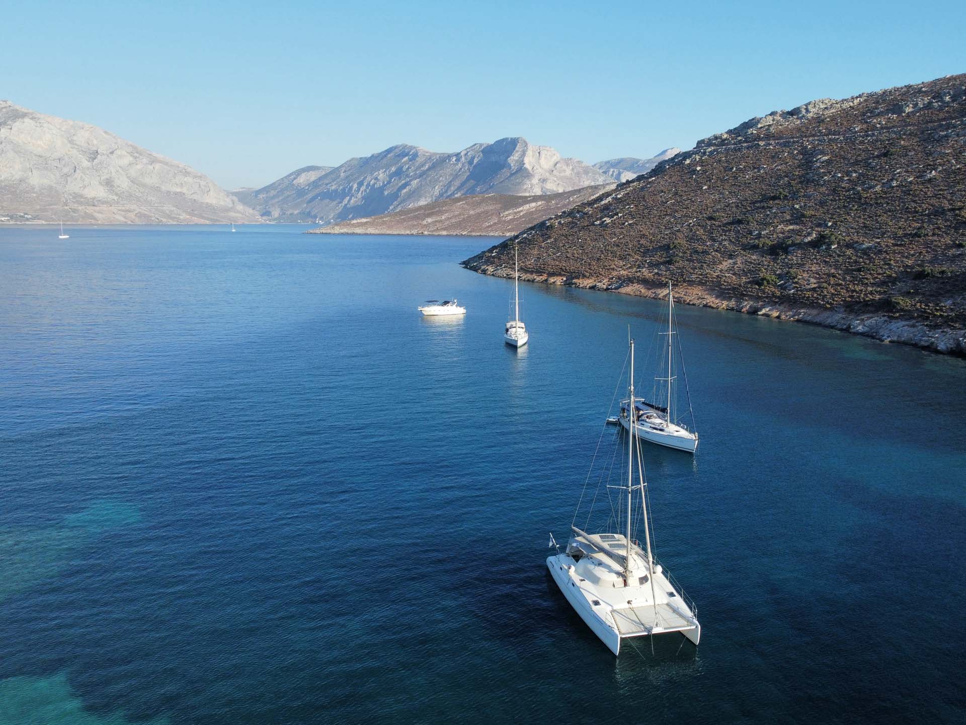 2024-08-13 Kalymnos Emporios Maiks Beach ankern Drohnenfoto