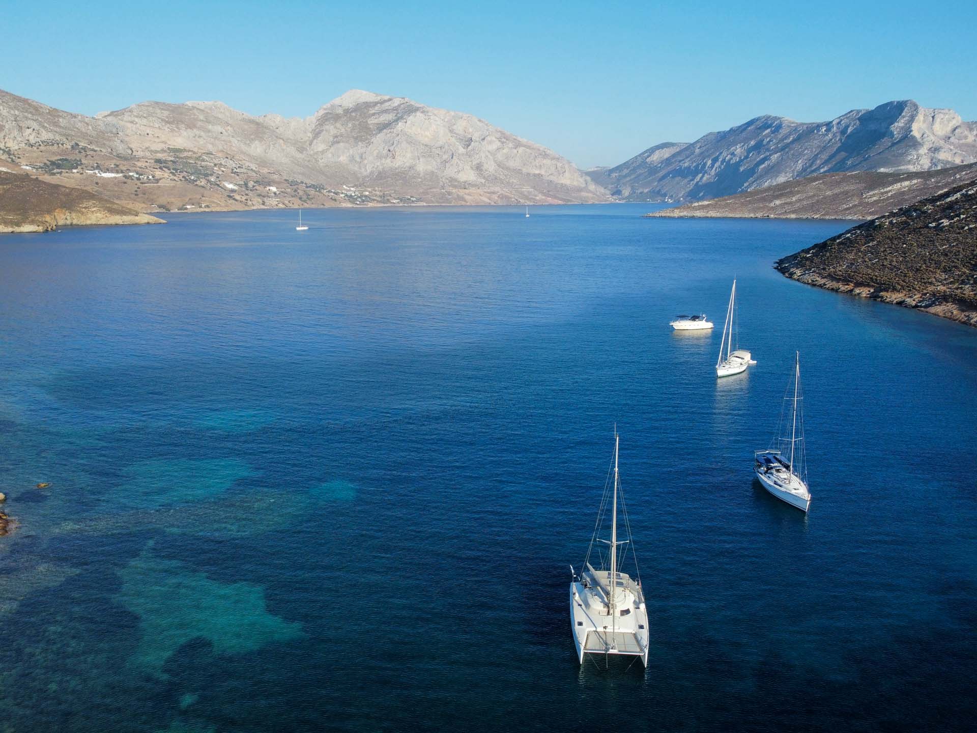 2024-08-13 Kalymnos Emporios Maiks Beach ankern Drohnenfoto