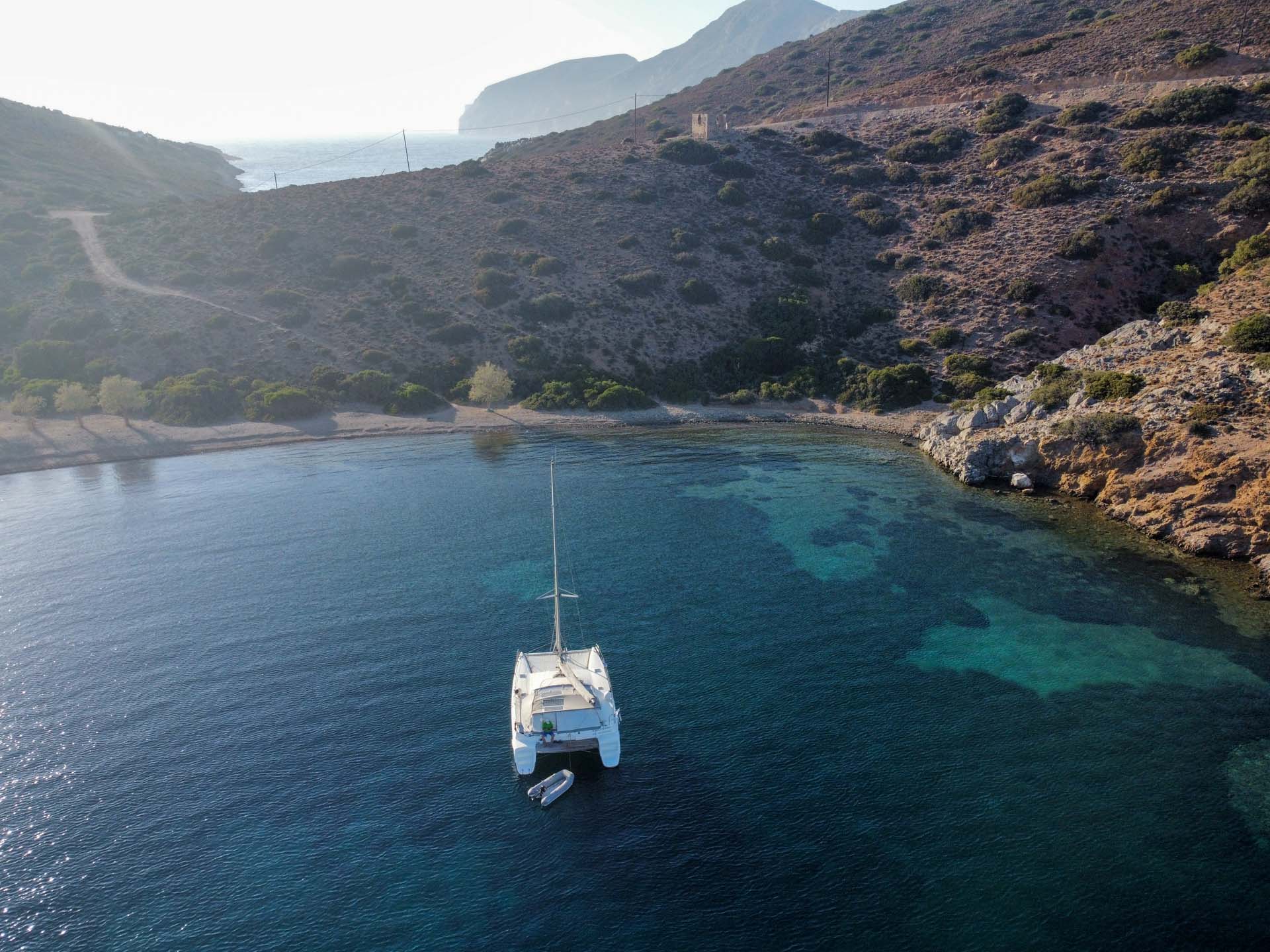 2024-08-13 Kalymnos Emporios Maiks Beach ankern Drohnenfoto