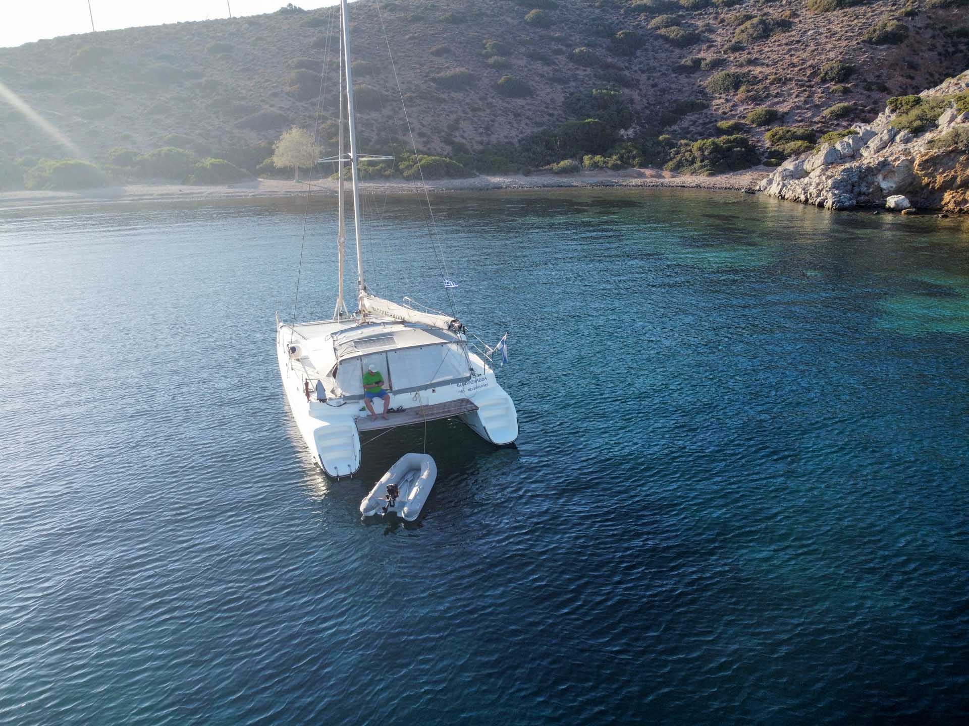 2024-08-13 Kalymnos Emporios Maiks Beach ankern Drohnenfoto